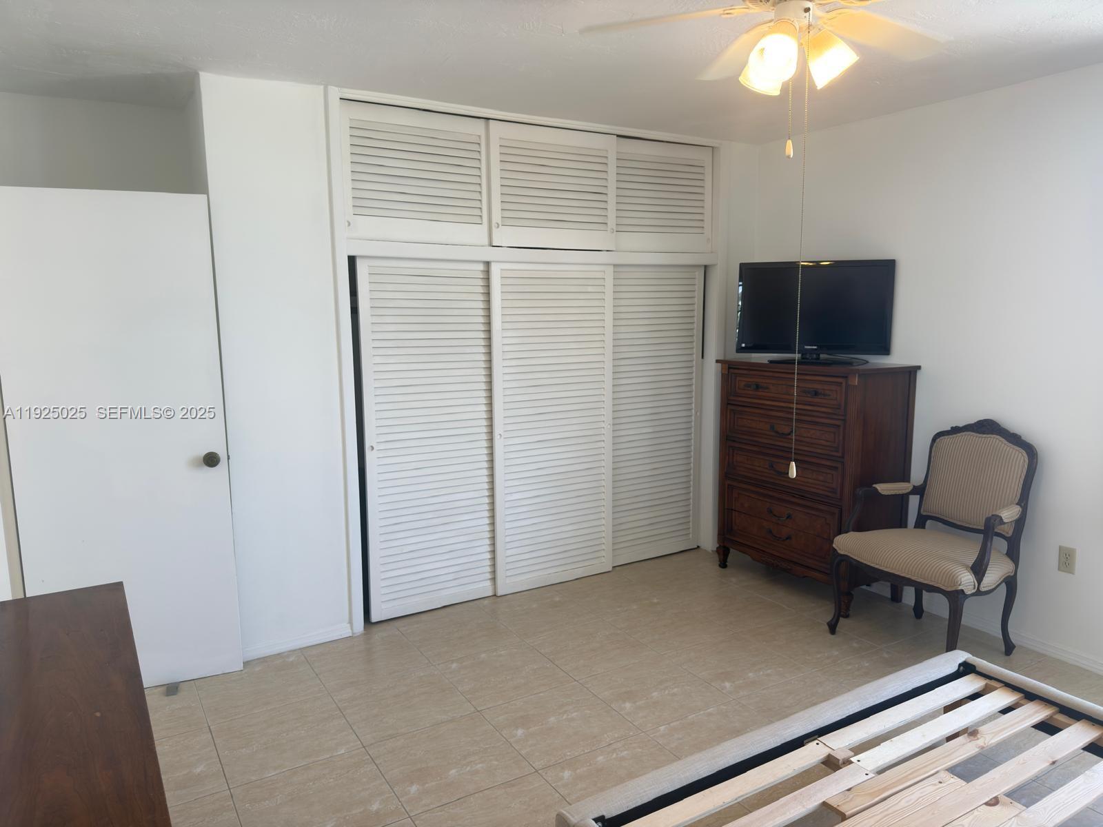 CARLYLE TOWERS CONDO - Residential