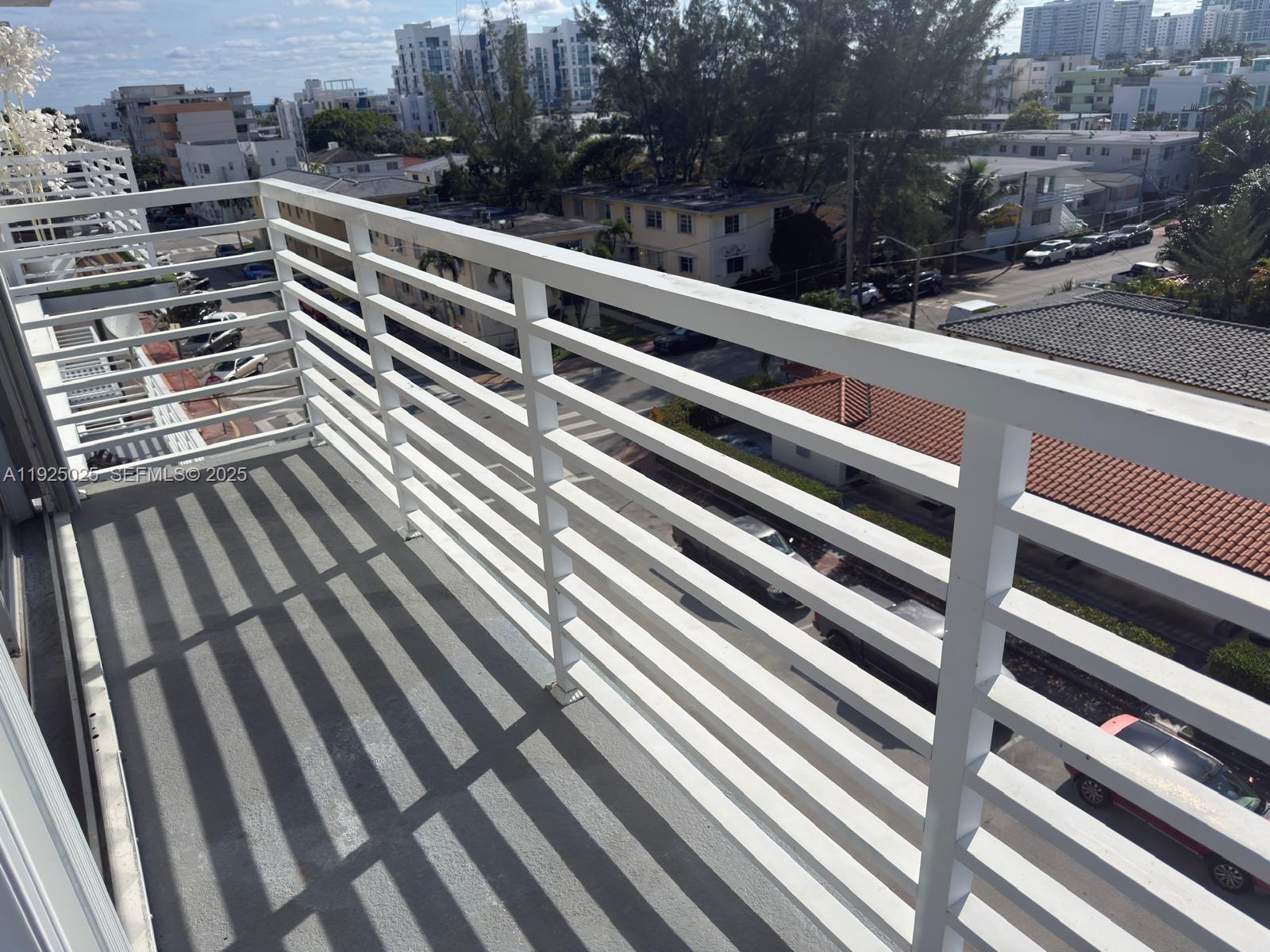 CARLYLE TOWERS CONDO - Residential