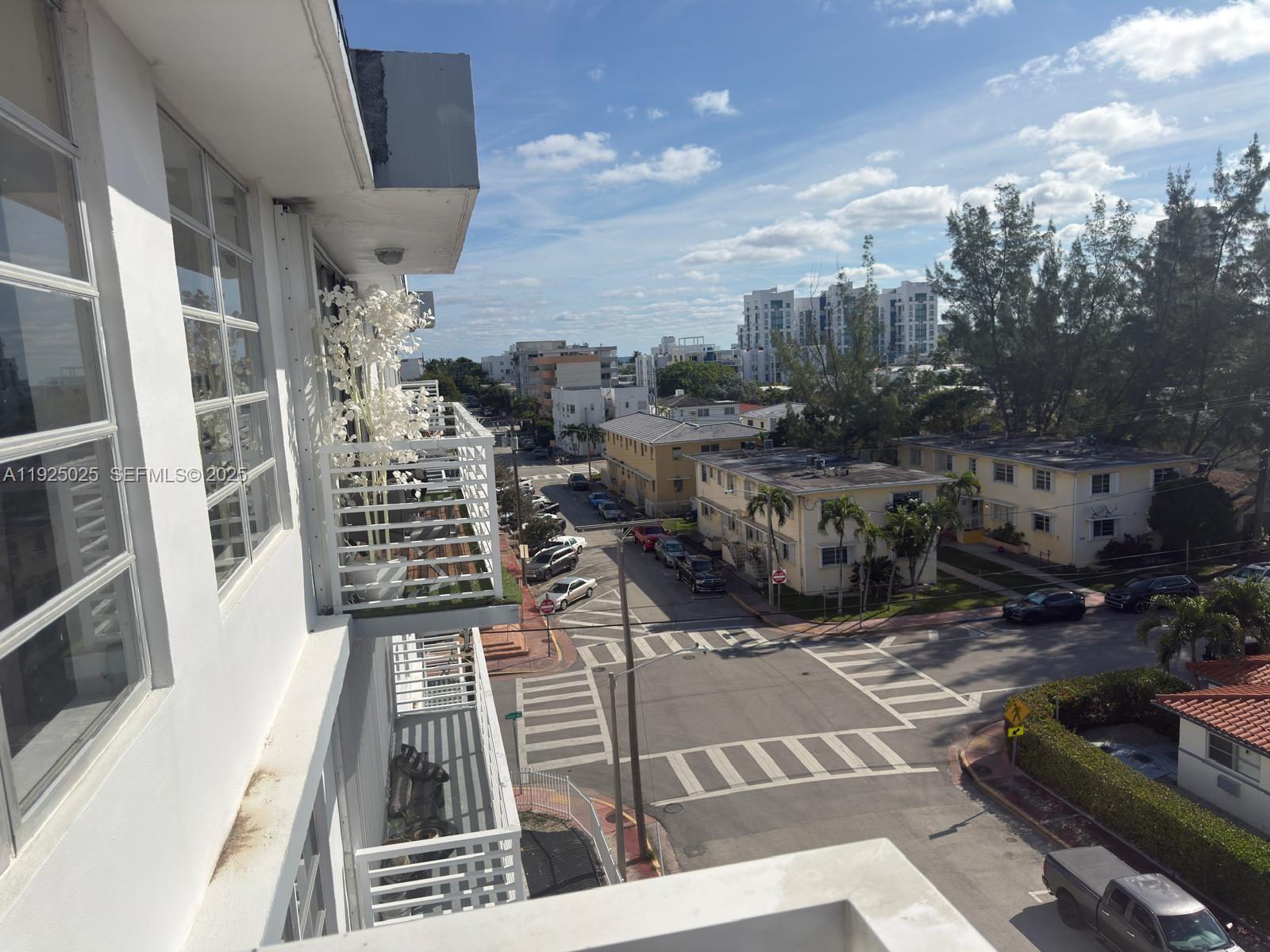 CARLYLE TOWERS CONDO - Residential