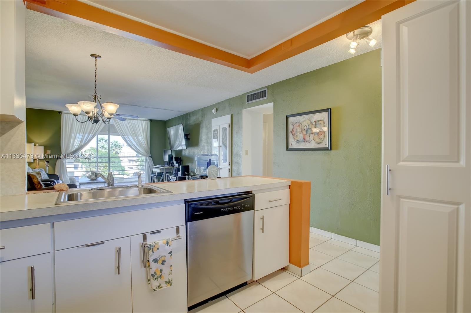 EDEN ISLES CONDO PART 3 - Residential