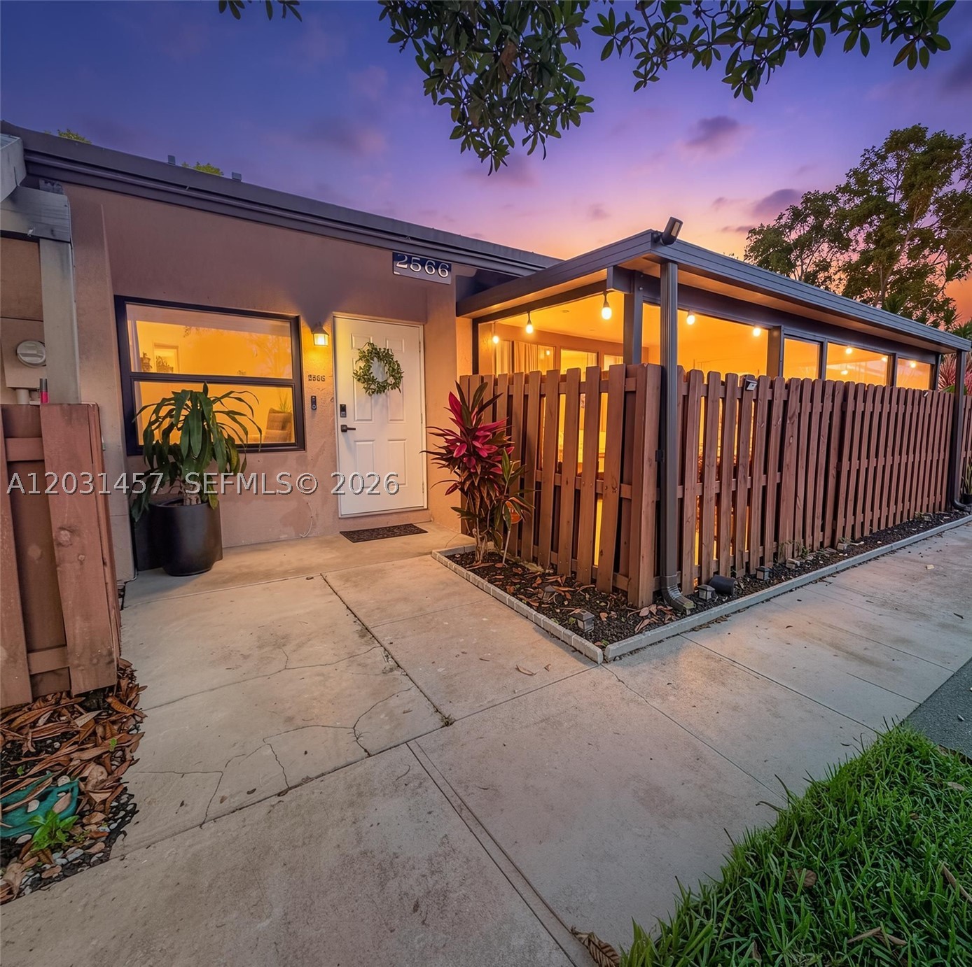 SUNRISE NOB HILL EAST - Residential