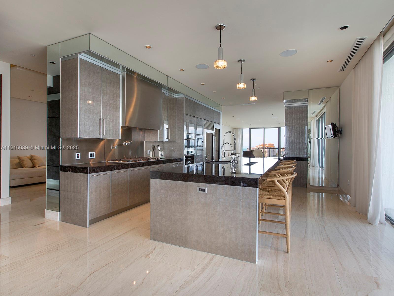 APOGEE CONDO - Residential