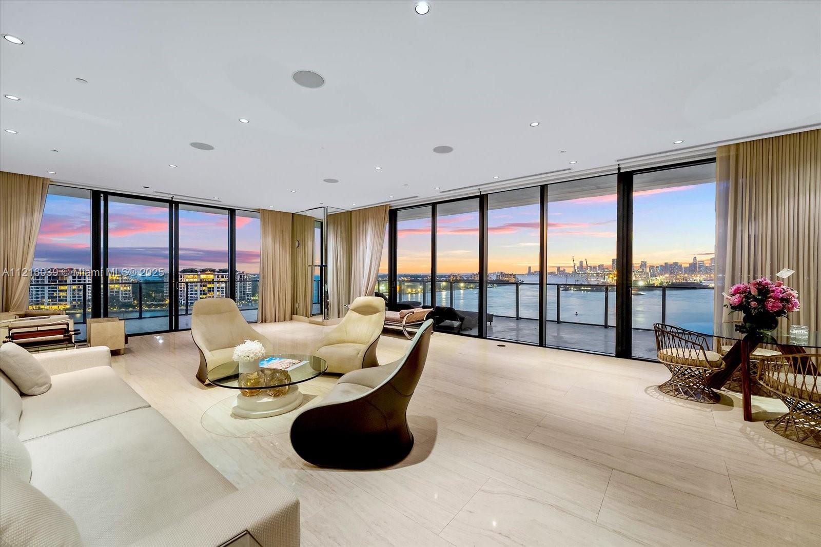 APOGEE CONDO - Residential