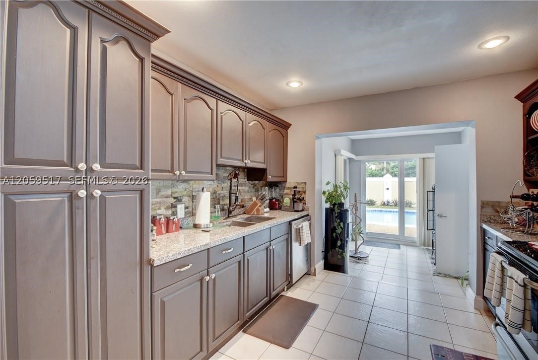 SUNRISE GOLF VILLAGE THIR - Residential