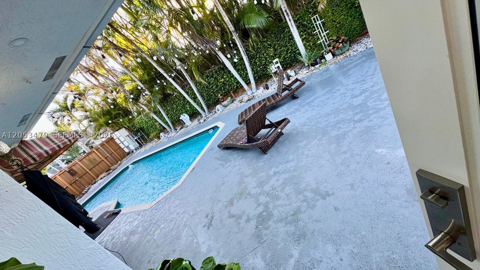 REVISED PLAT OF HAMMOCKS - Residential Lease