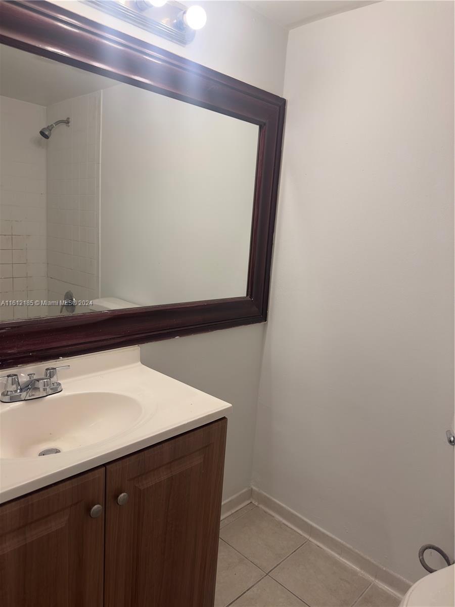 HERITAGE CIRCLE CONDO - Residential