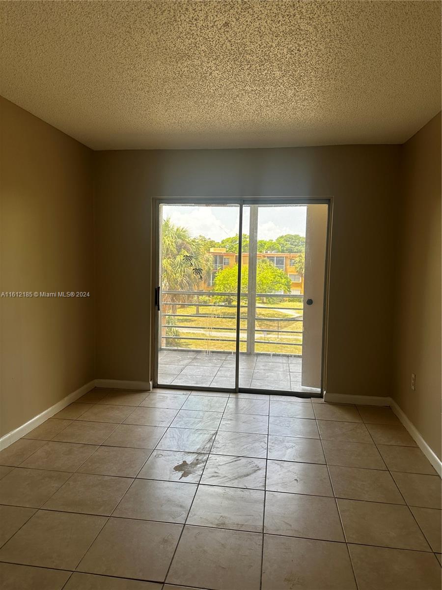 HERITAGE CIRCLE CONDO - Residential