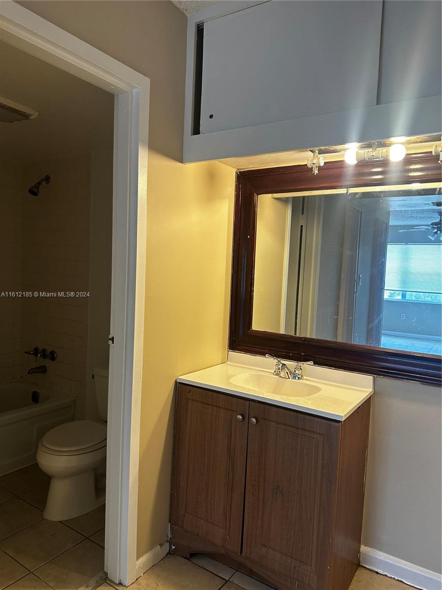 HERITAGE CIRCLE CONDO - Residential