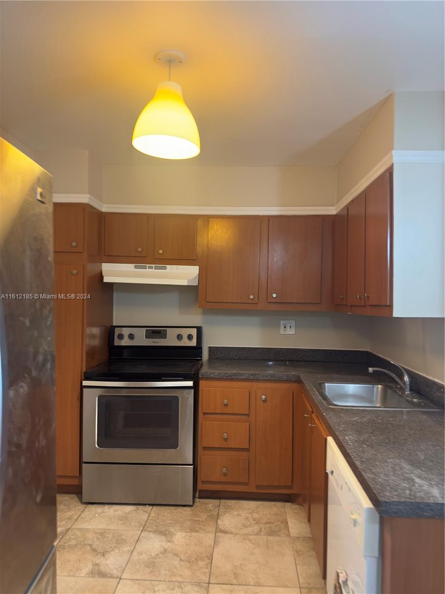 HERITAGE CIRCLE CONDO - Residential