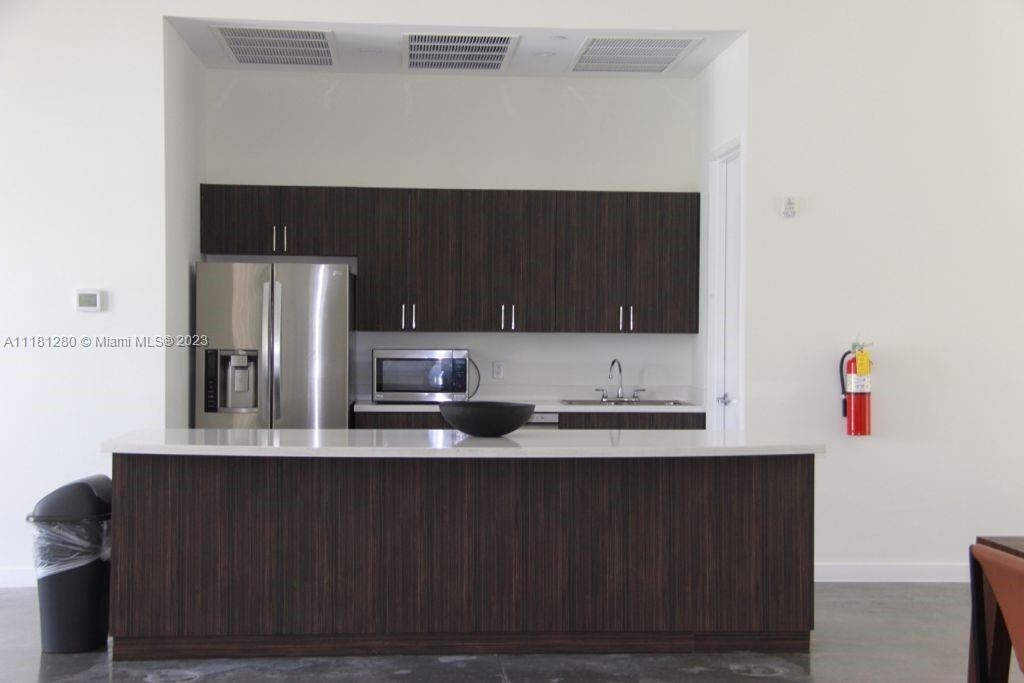 ONE FIFTY ONE @ BISCAYNE C - Residential