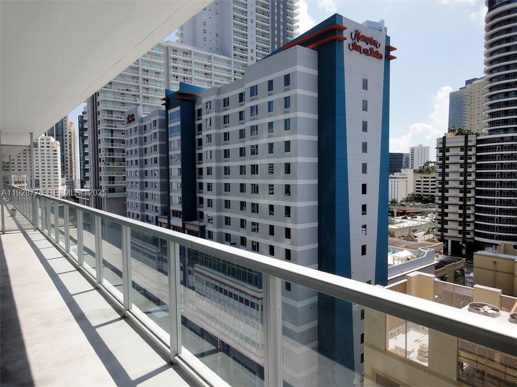 AXIS ON BRICKELL - Residential