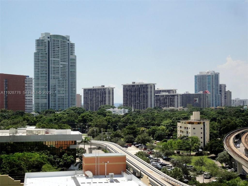 AXIS ON BRICKELL - Residential
