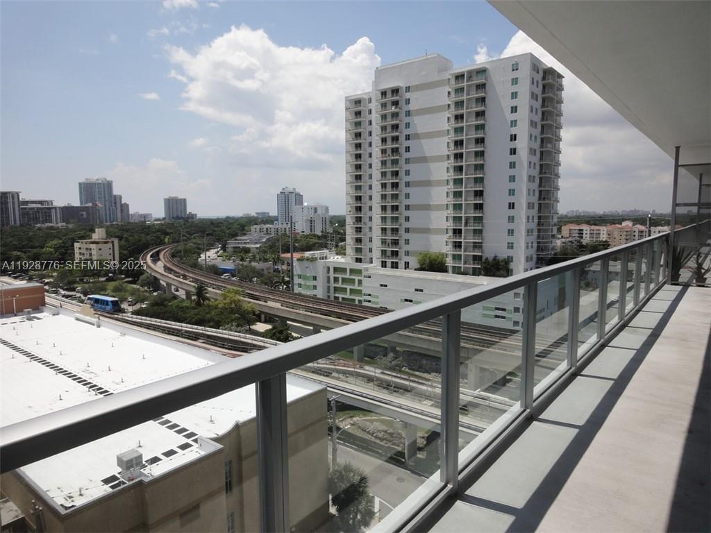 AXIS ON BRICKELL - Residential