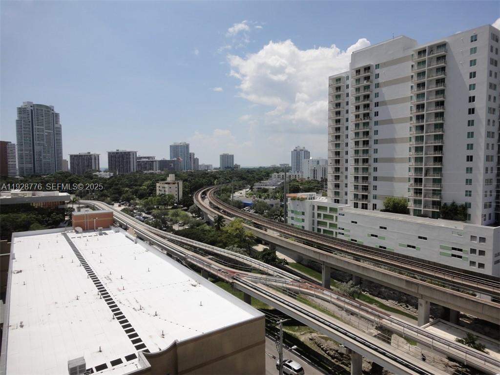 AXIS ON BRICKELL - Residential