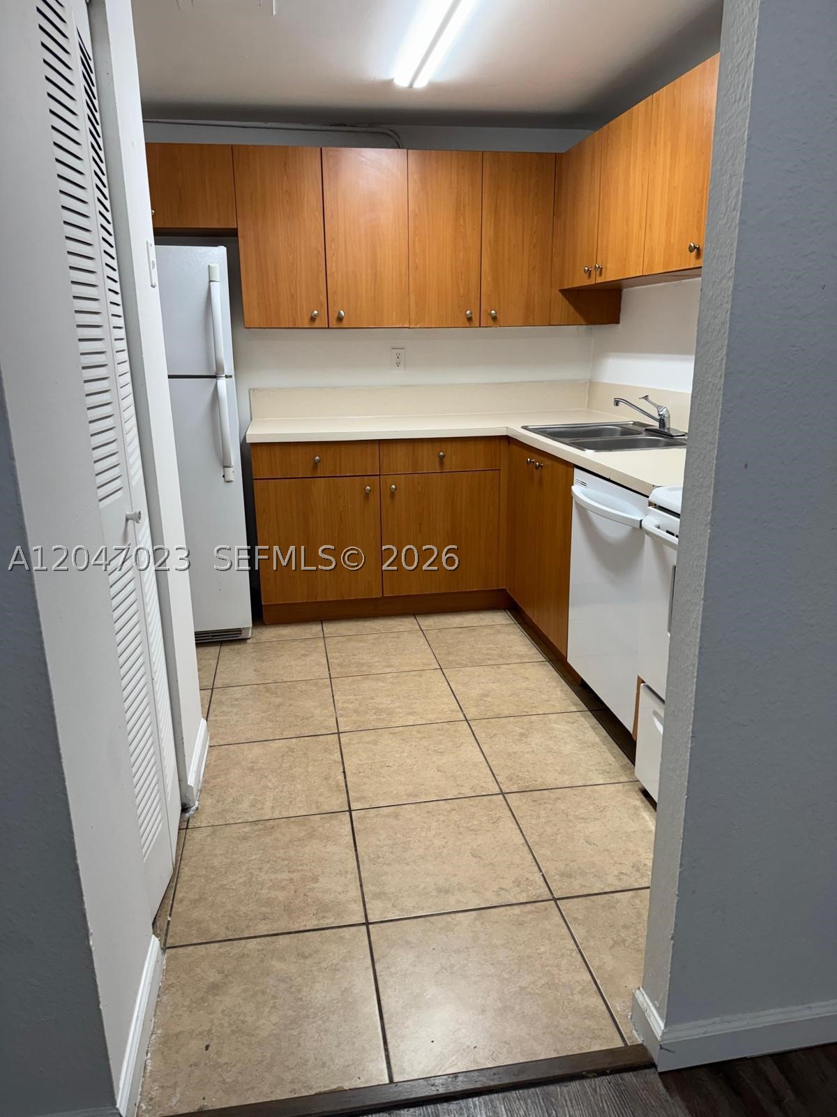 CLEAR LAKE PALMS CONDO - Residential