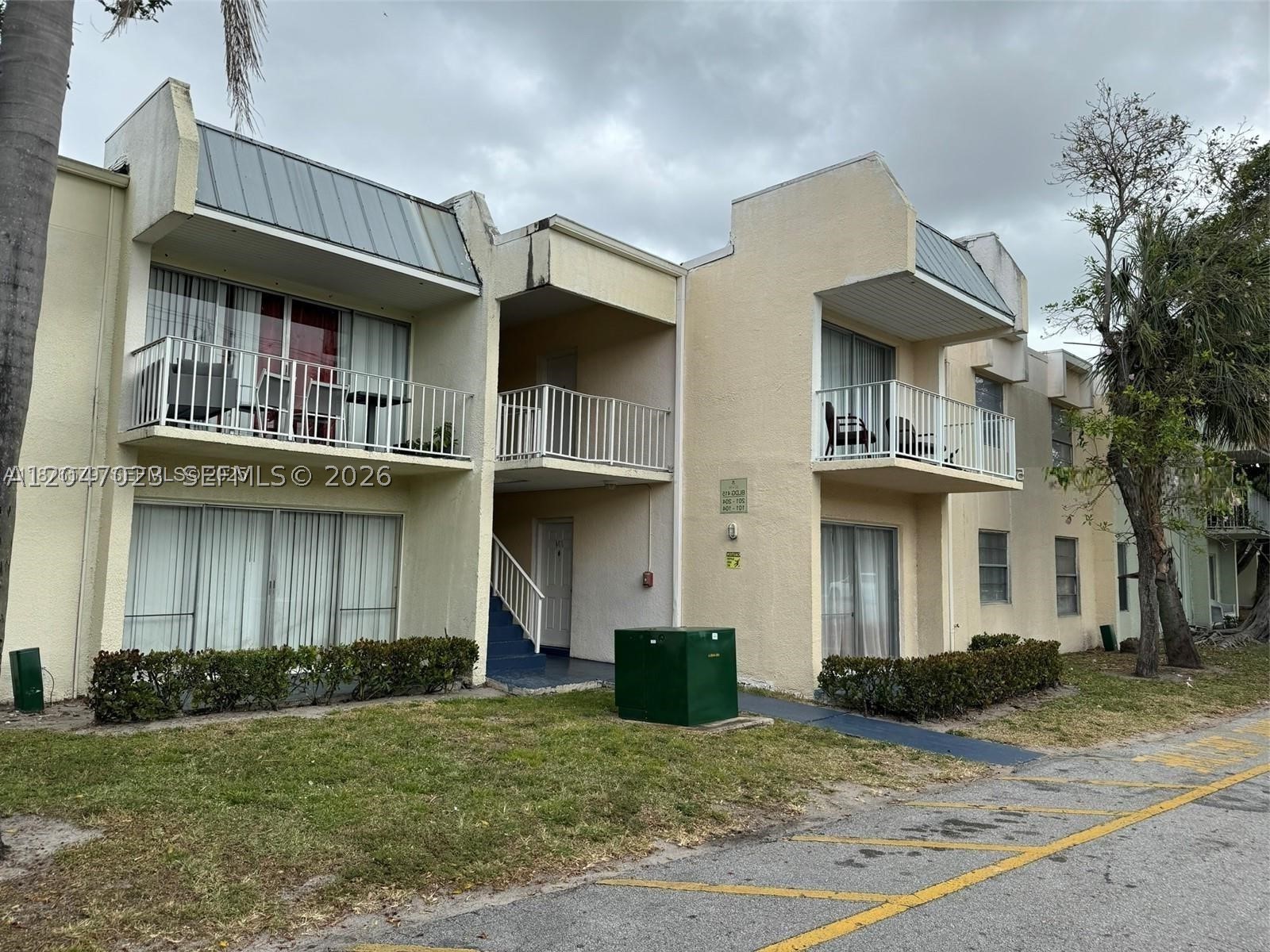 CLEAR LAKE PALMS CONDO - Residential