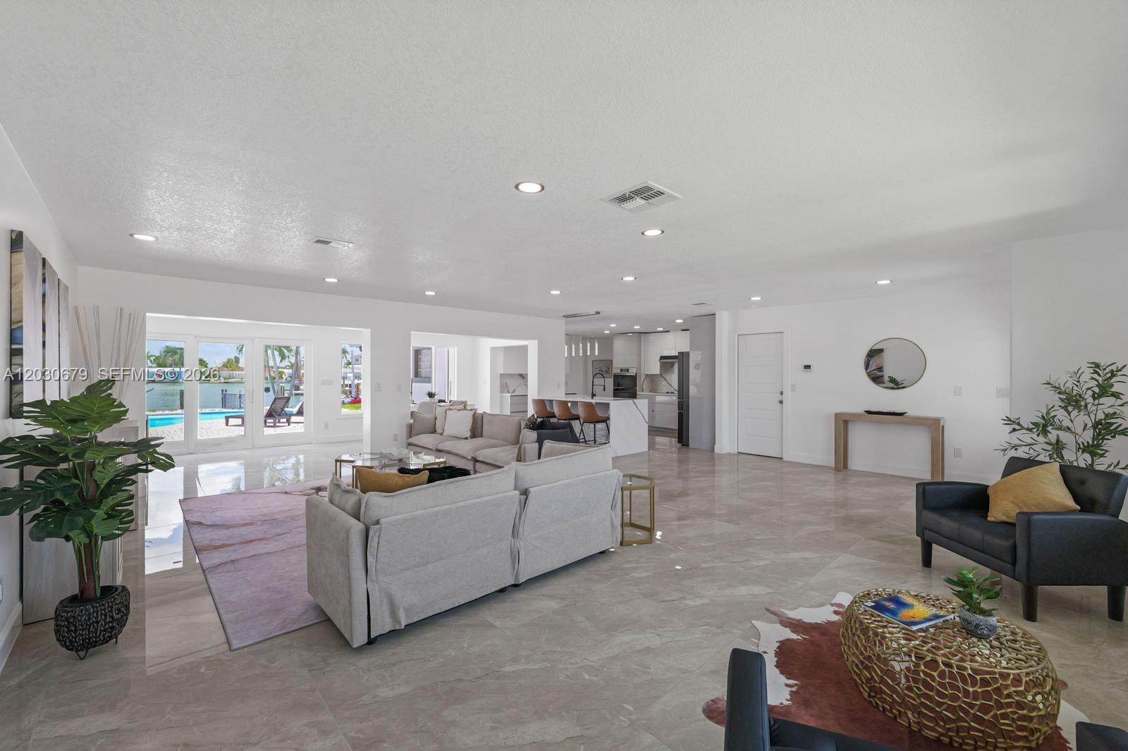 YACHT CLUB ESTATES - Residential