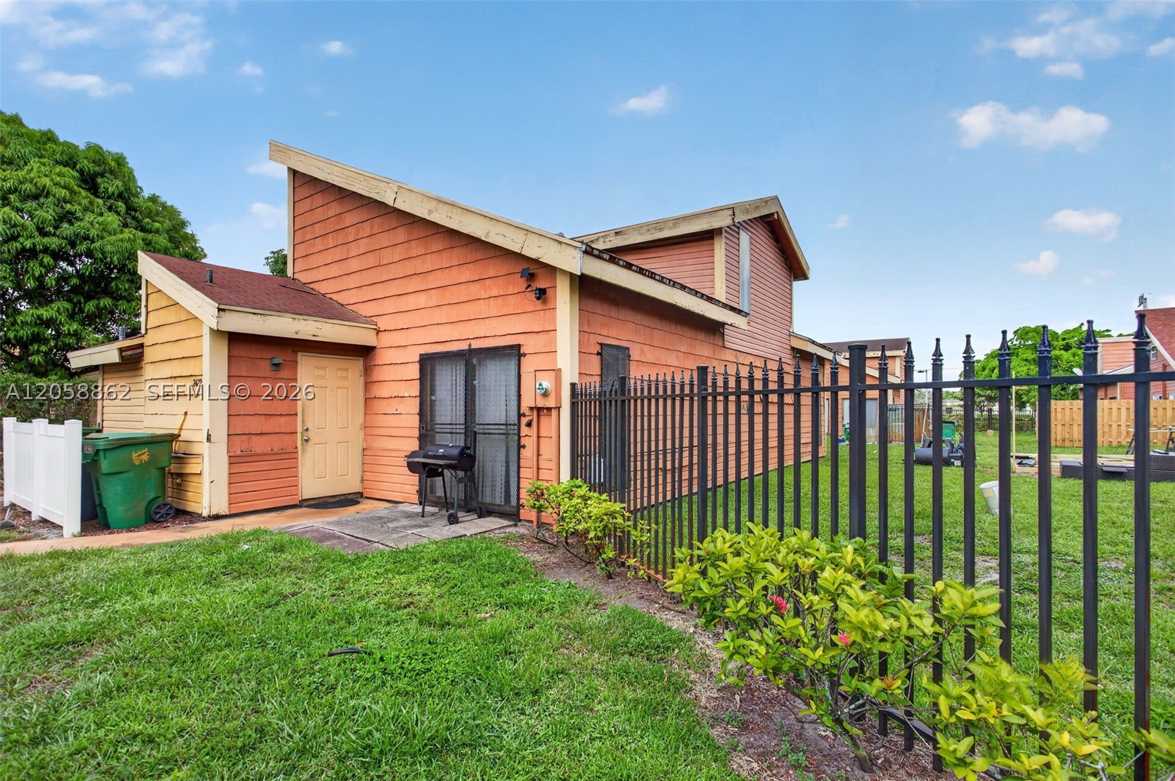 ORCHARD LAKE TOWN HOUSES - Residential