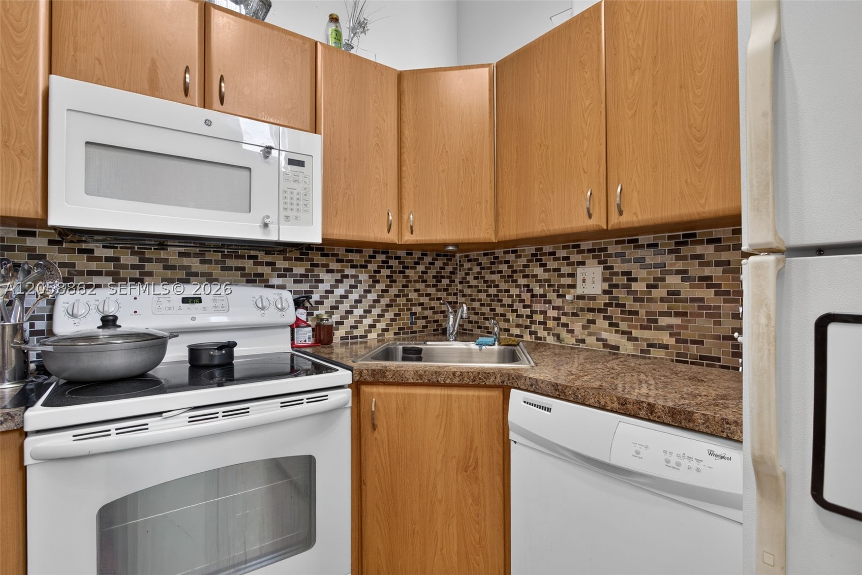 ORCHARD LAKE TOWN HOUSES - Residential
