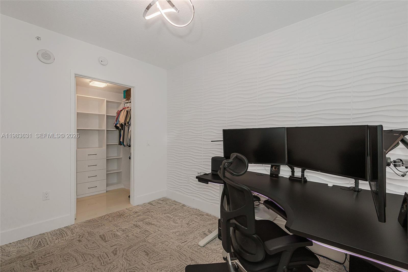 PARQUE TOWERS CONDO - Residential