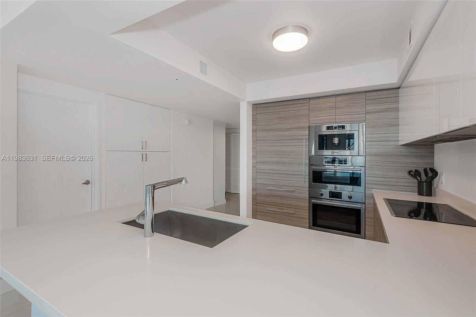 PARQUE TOWERS CONDO - Residential