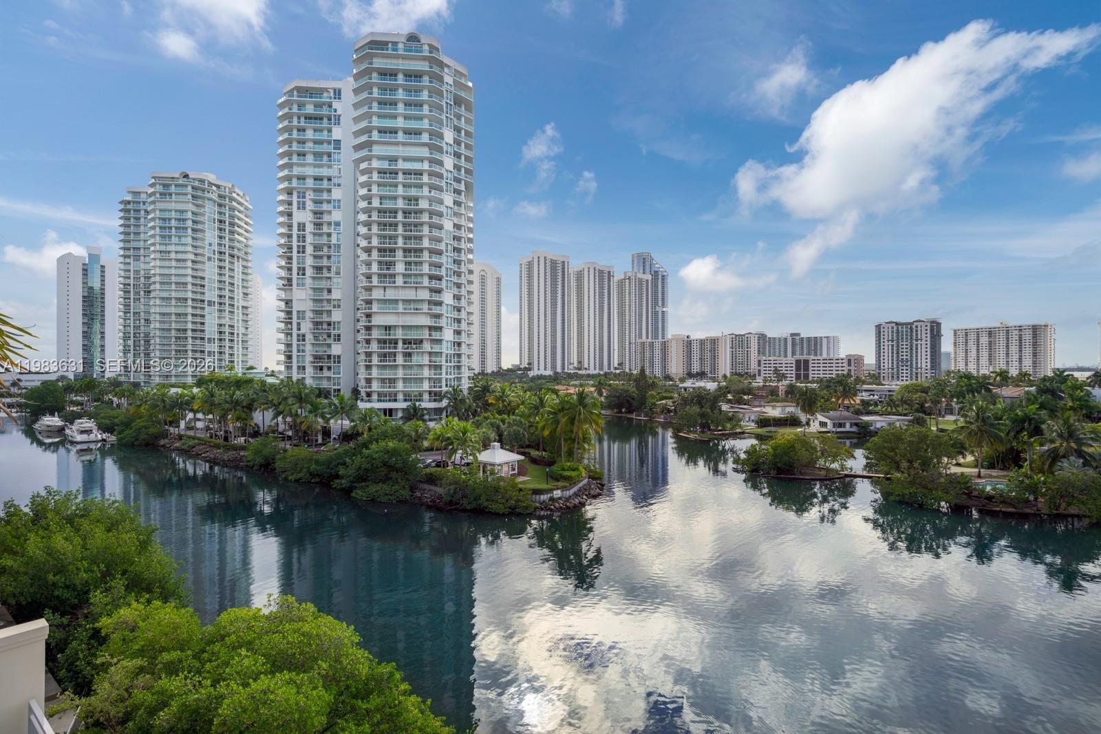 PARQUE TOWERS CONDO - Residential