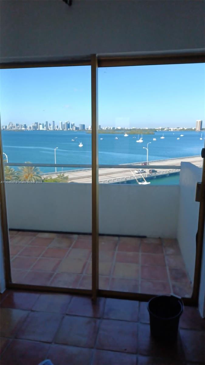BAYSHORE YACHT & TENNIS C - Residential Lease