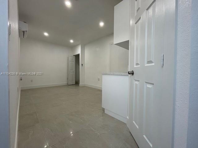 Efficiency fully renovated, brand new Refrigerator/Microwave, one person only.