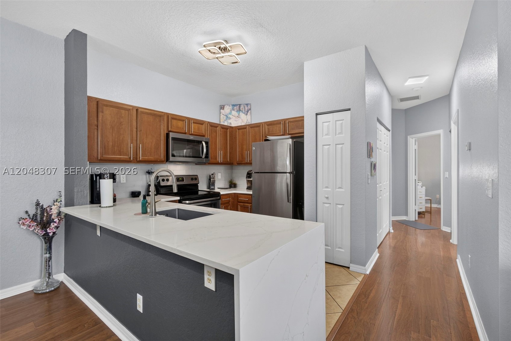 MAGNOLIA BAY CONDOMIMIUM - Residential