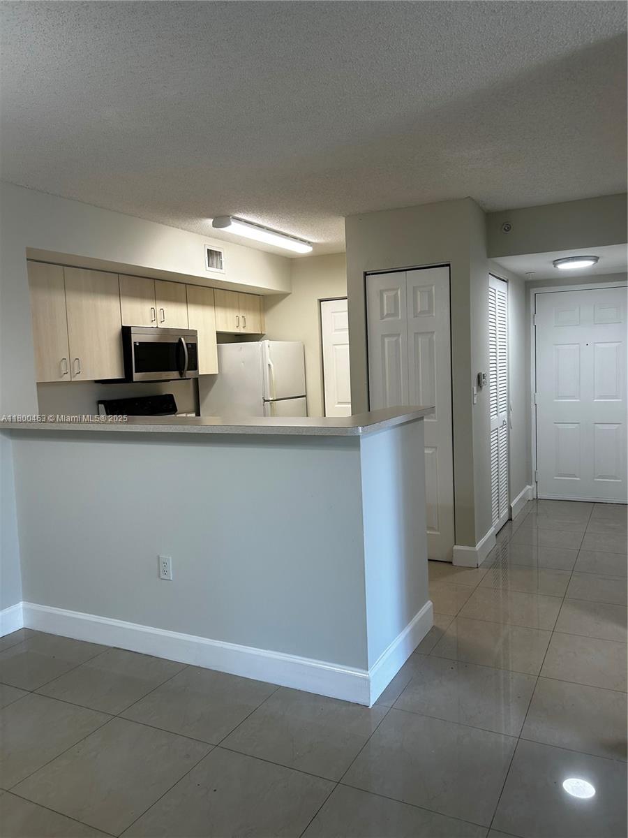 DEVONAIRE CONDO AT PEMBRO - Residential Lease