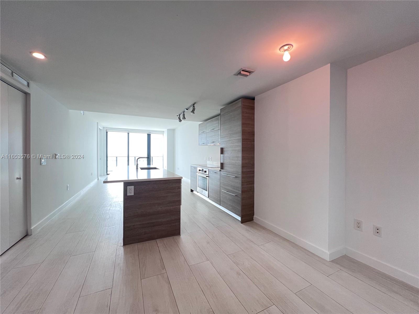 PARAISO BAY CONDO - Residential Lease
