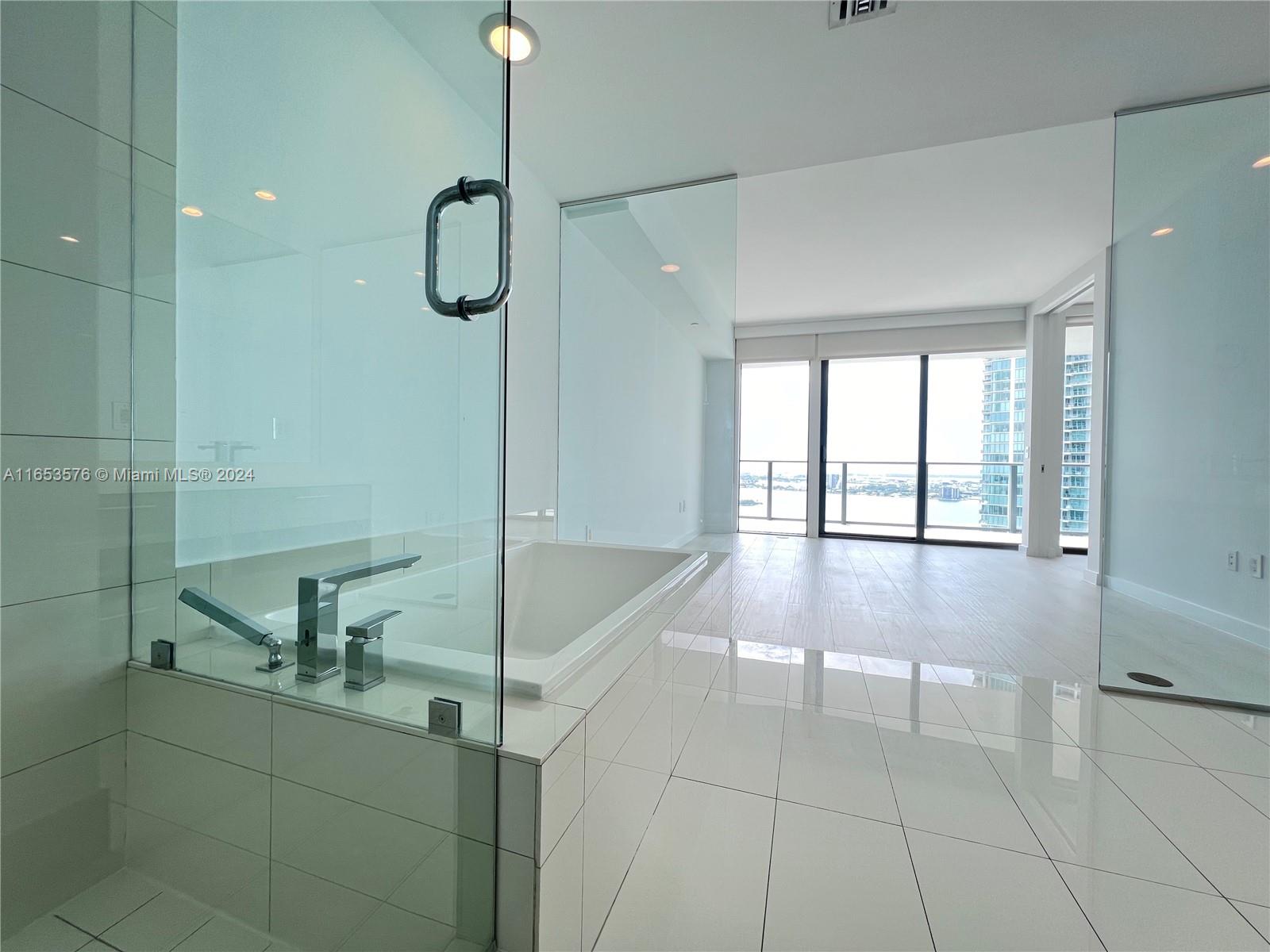 PARAISO BAY CONDO - Residential Lease