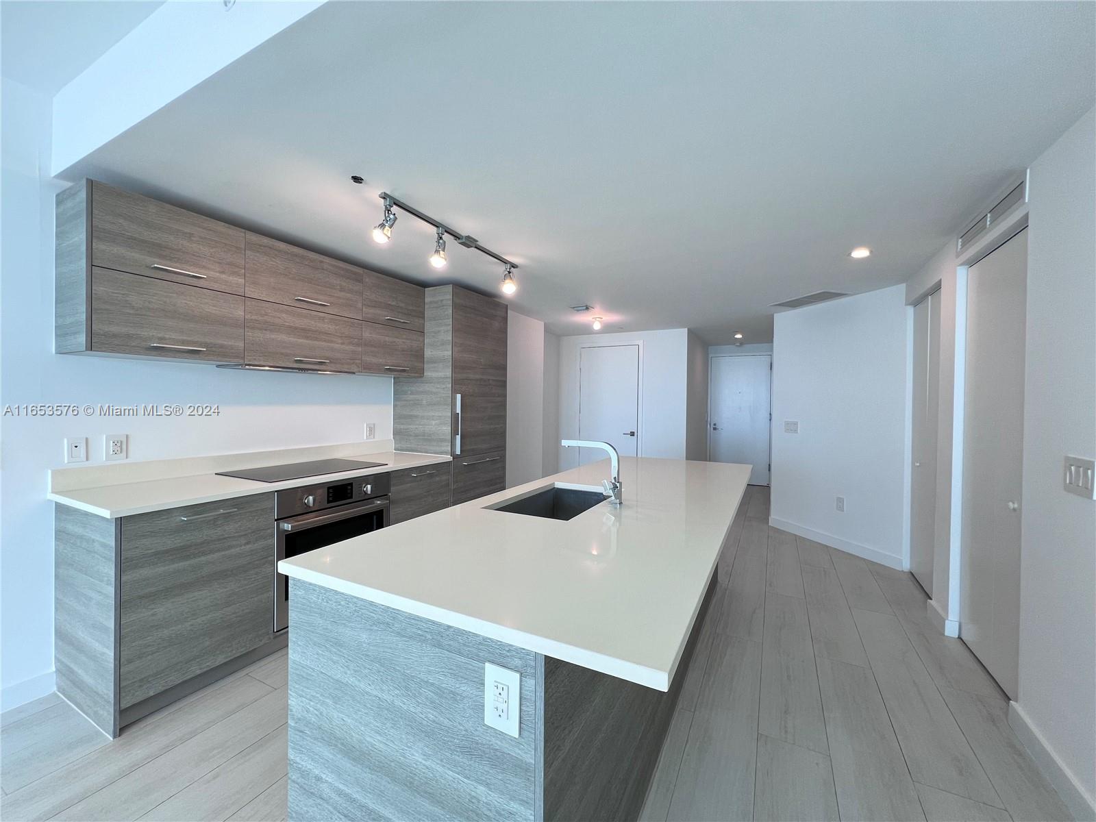 PARAISO BAY CONDO - Residential Lease