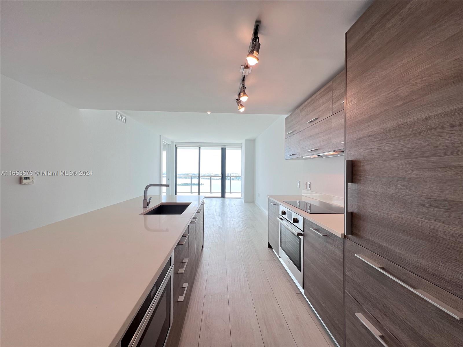 PARAISO BAY CONDO - Residential Lease