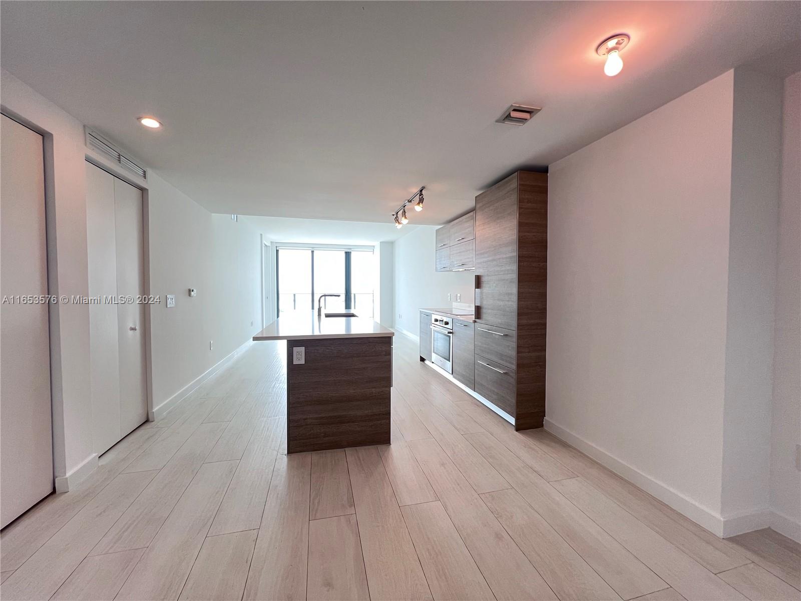 PARAISO BAY CONDO - Residential Lease