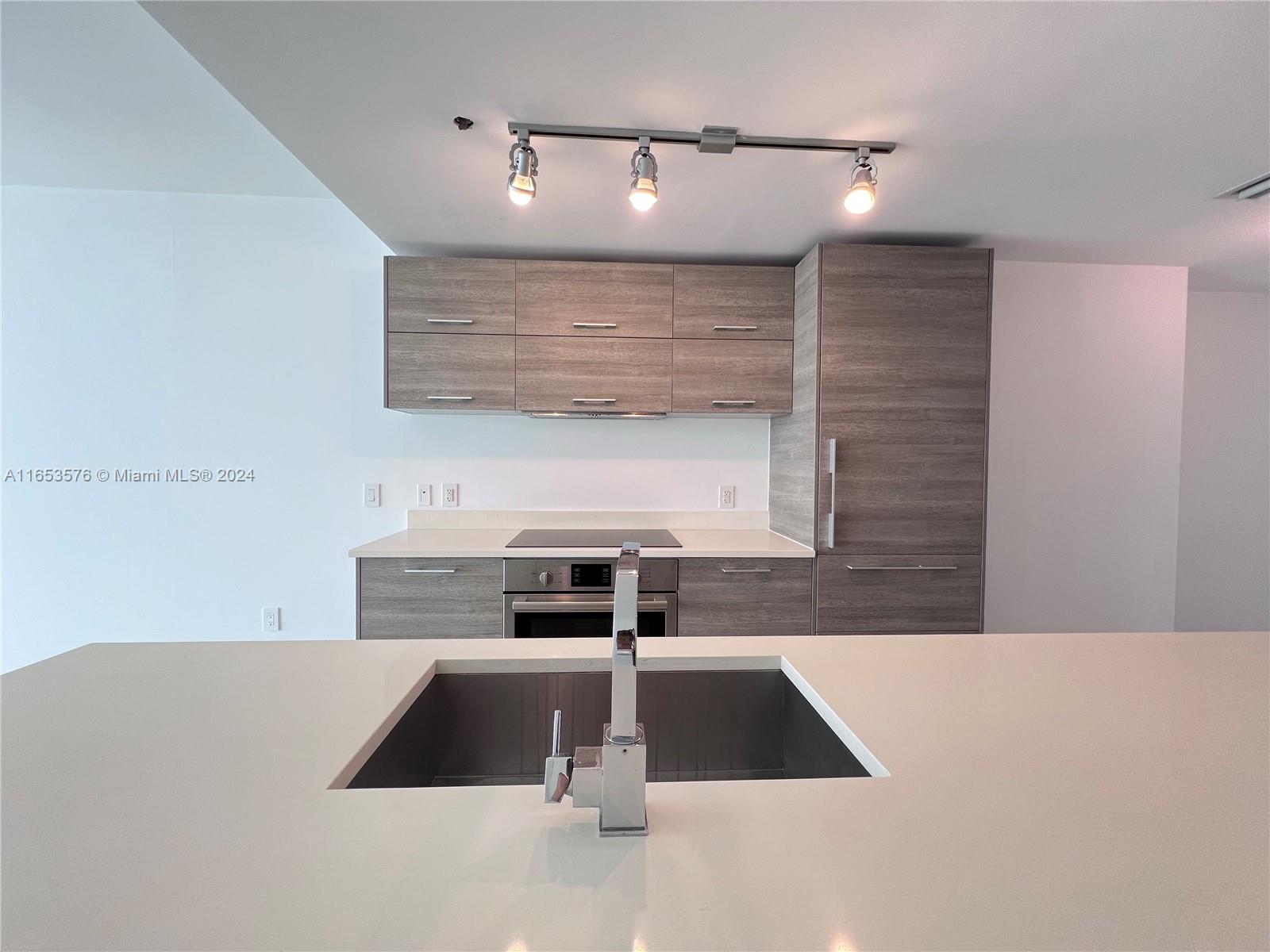 PARAISO BAY CONDO - Residential Lease