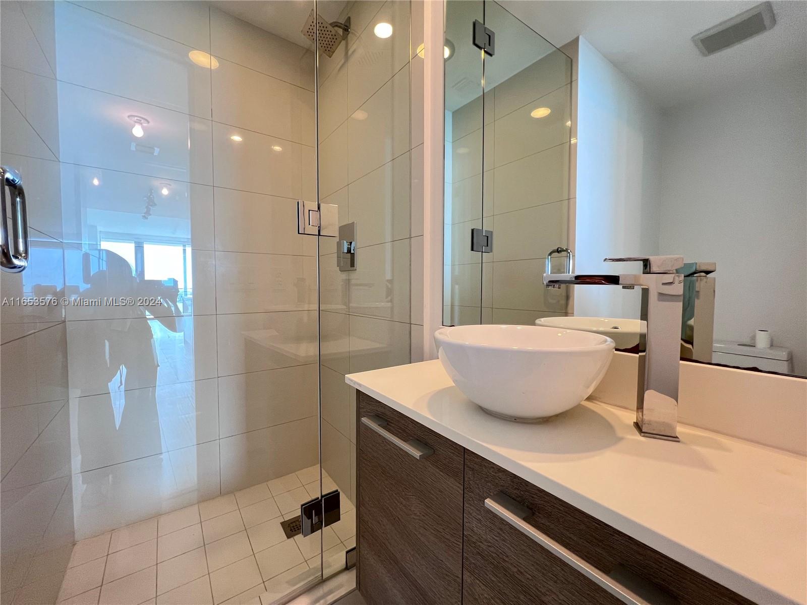 PARAISO BAY CONDO - Residential Lease