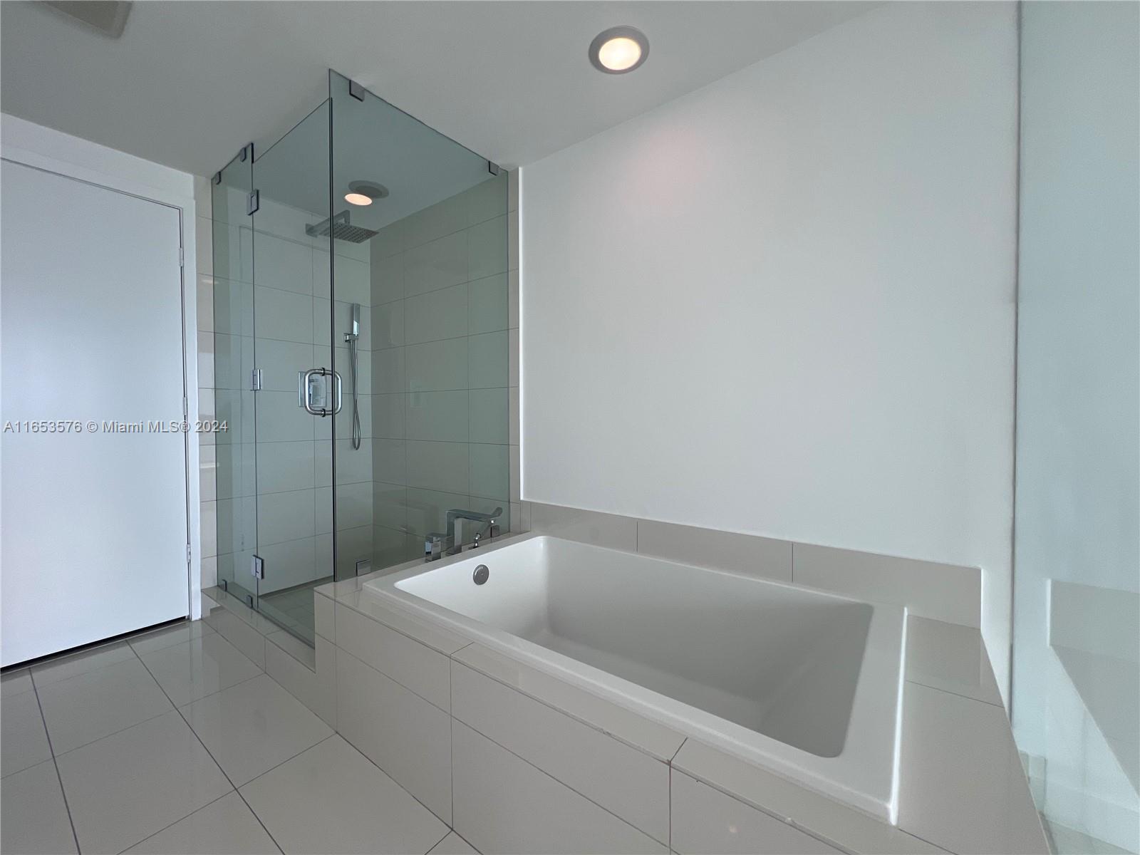 PARAISO BAY CONDO - Residential Lease