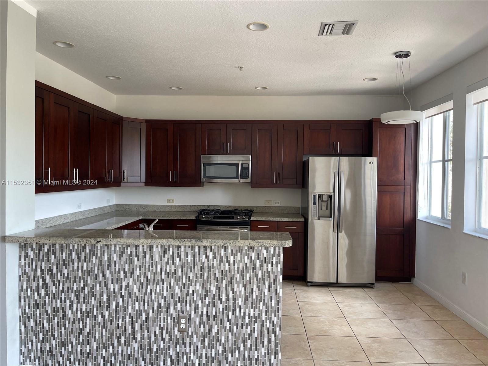 ARTESIA - Residential Lease