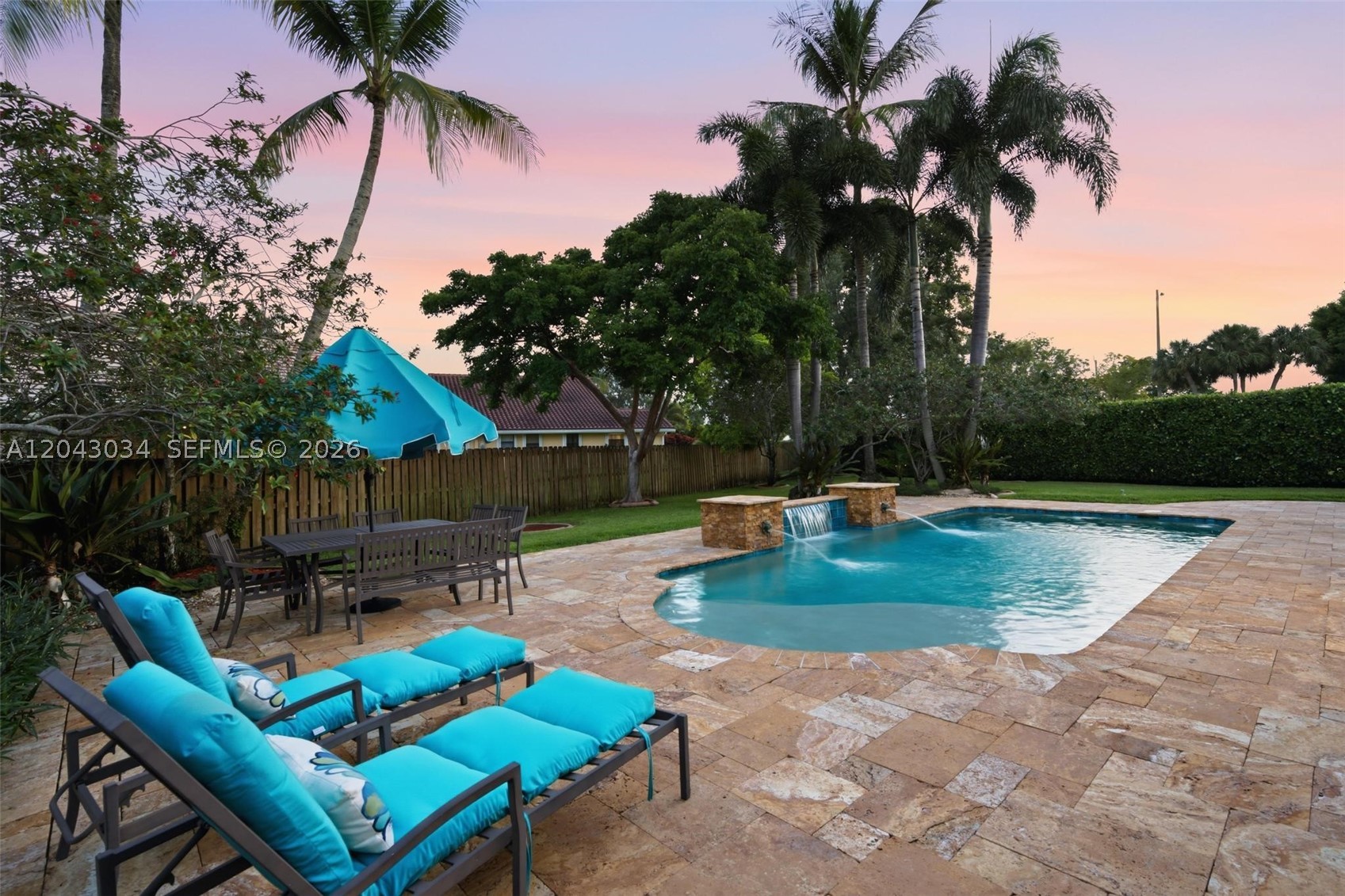 NOB HILL PALMS - Residential
