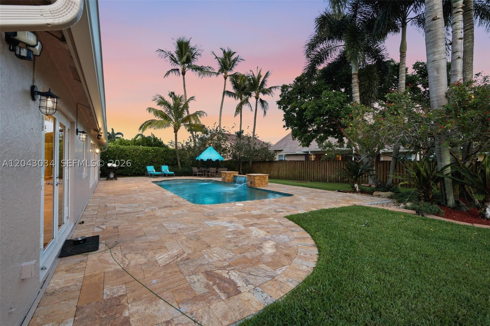 NOB HILL PALMS - Residential