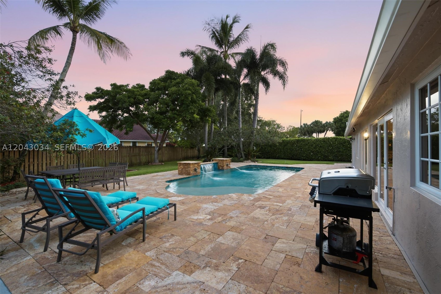 NOB HILL PALMS - Residential