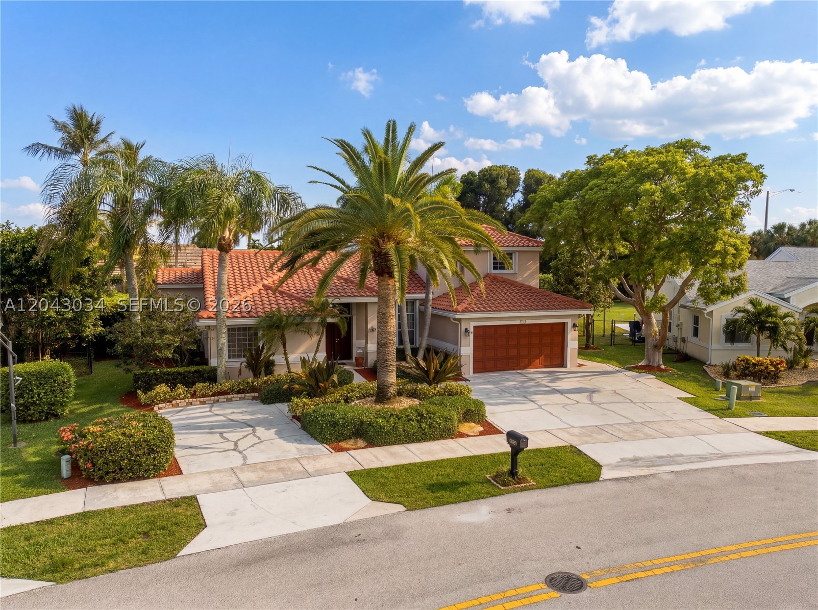 NOB HILL PALMS - Residential