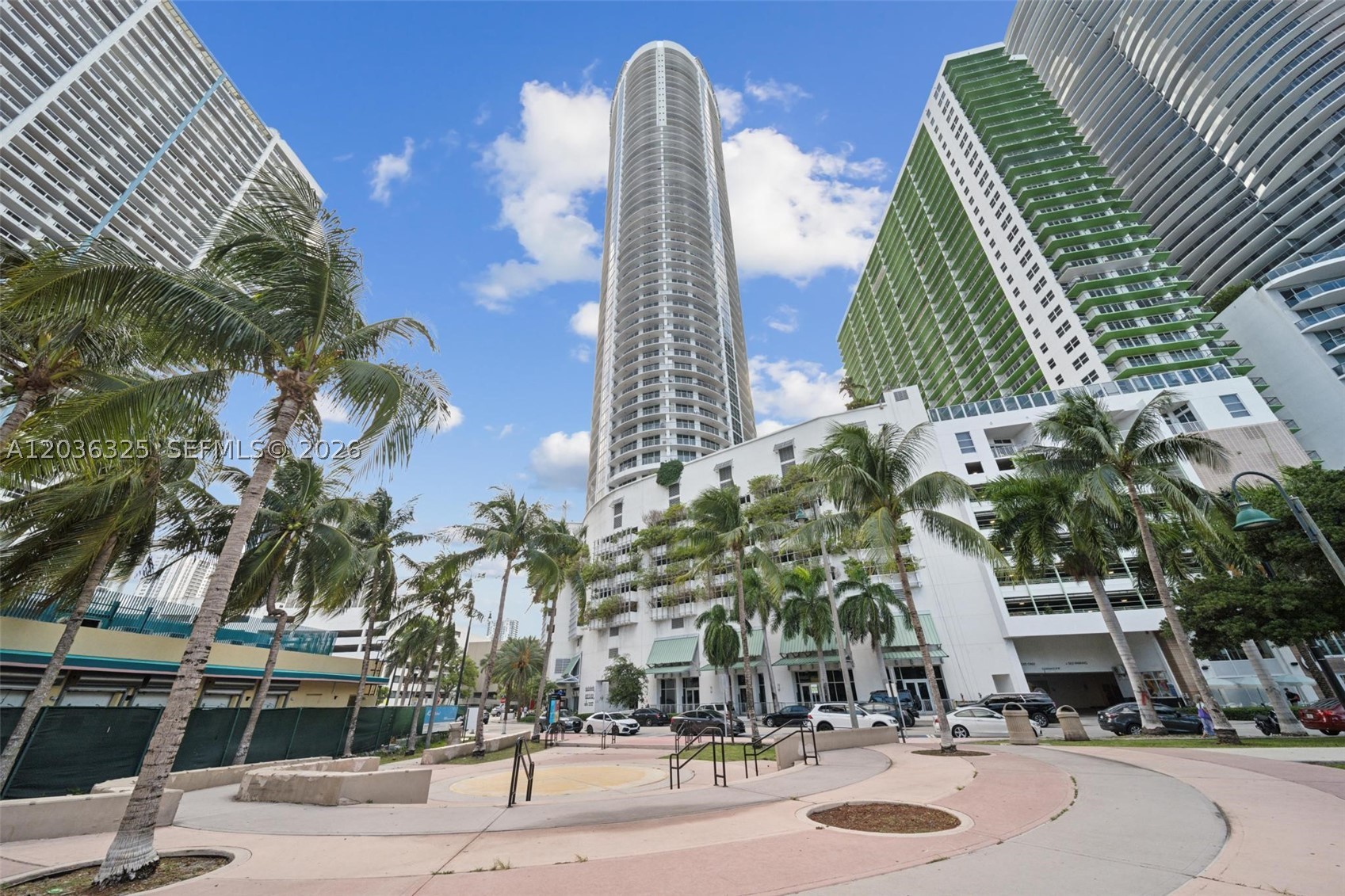 Beautifully 2 beds 2 baths condo with laundry room, furnished 43rd-floor residence with breathtaking Biscayne Bay and city views. Move-in ready and filled with natural light, this unit offers the perfect blend of comfort and style. Enjoy resort-style amenities, 24-hour concierge, valet, fitness center, pool, and more. Fast approval! Prime Edgewater location just minutes from Miami Beach, Wynwood, the Design District, Brickell, Downtown Miami, Kaseya Center, top restaurants, shopping, and major highways. Live the Miami lifestyle at its best!