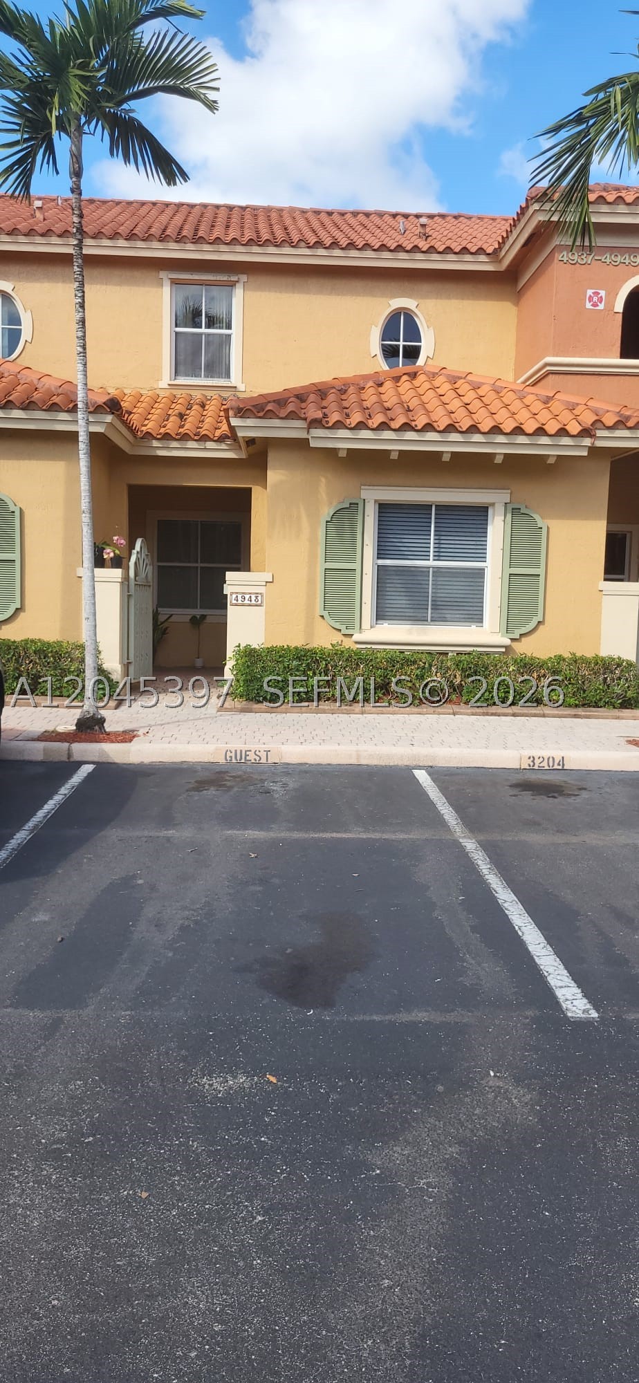 VILLAS AT HARBOR ISLES CO - Residential