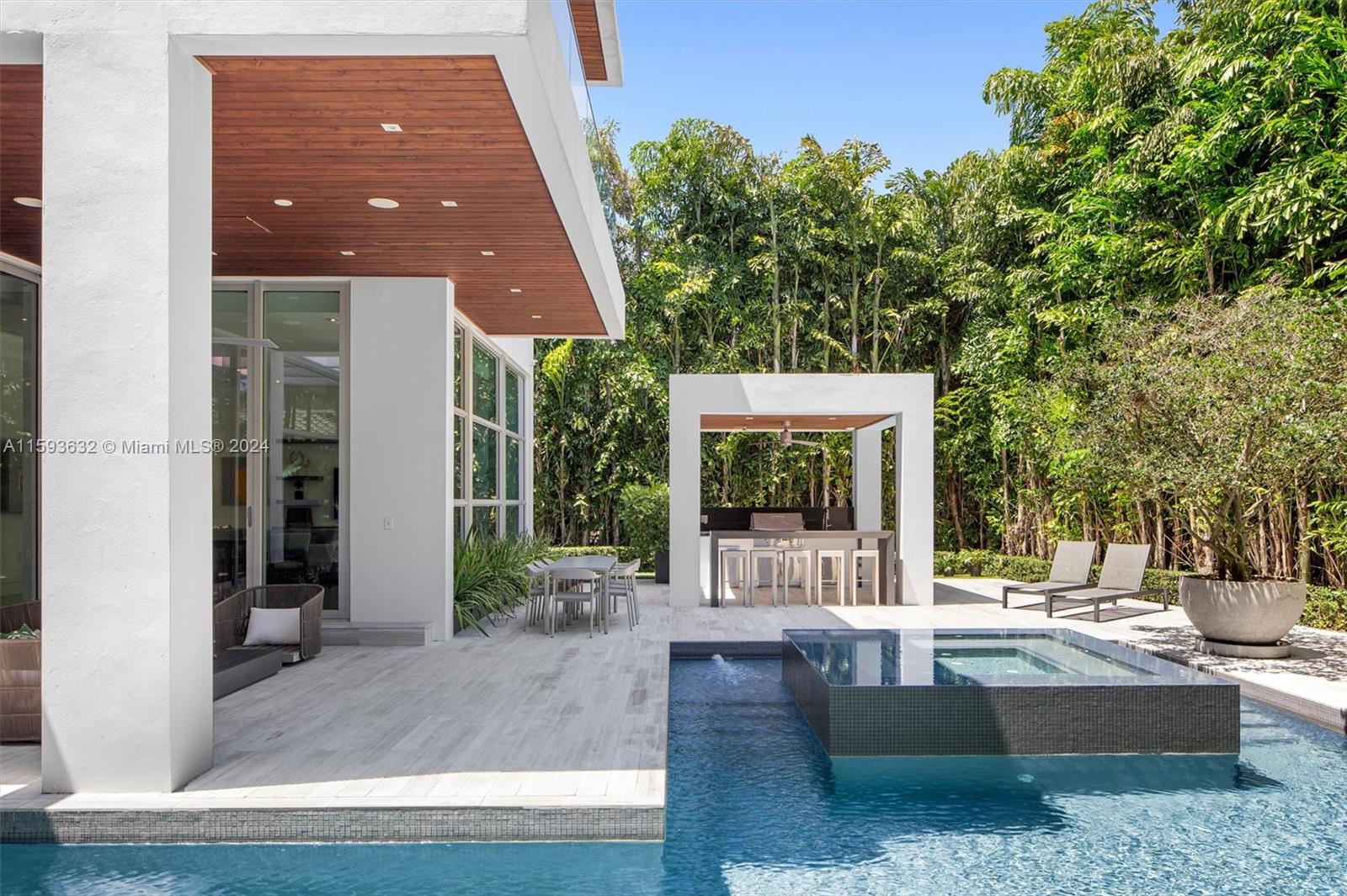GOLDEN BEACH SEC F - Residential