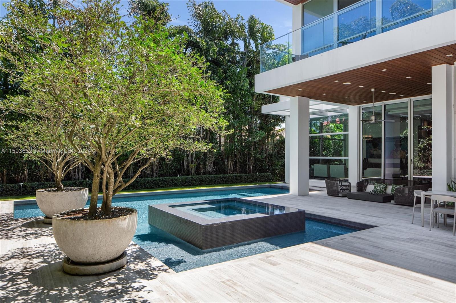 GOLDEN BEACH SEC F - Residential