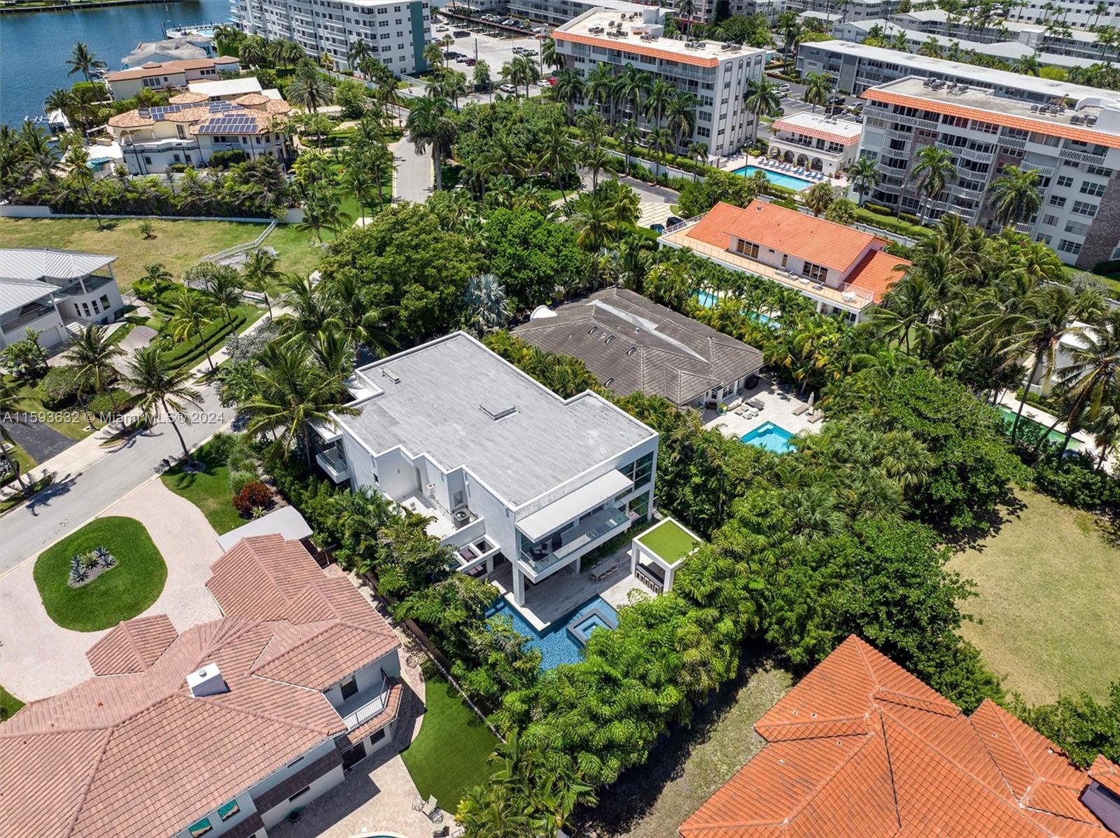 GOLDEN BEACH SEC F - Residential