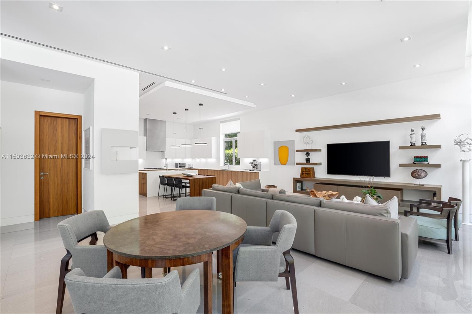 GOLDEN BEACH SEC F - Residential