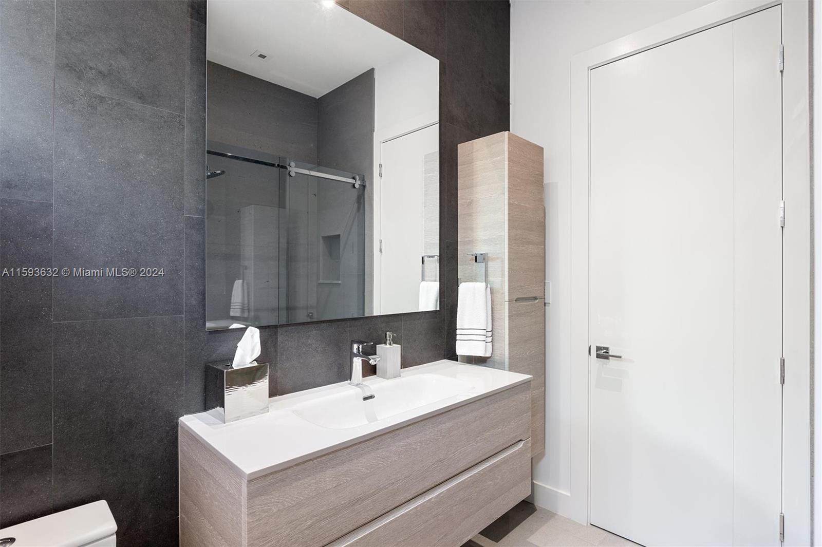 GOLDEN BEACH SEC F - Residential